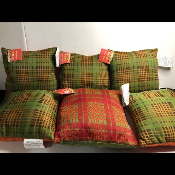 6x plaid pillows 10”x10”, value $48 - Picture 8 of 12